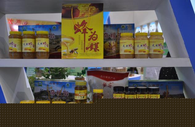陽泉市委副書記王旭明視察農博會陽泉展廳